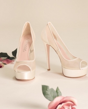 Scarpe sposa, dal sandalo al décolleté trionfa l’eleganza