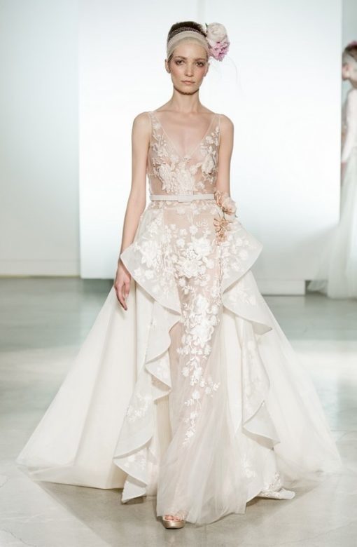 L'abito da sposa con sopragonna, quel tocco coquette - Sposi Magazine