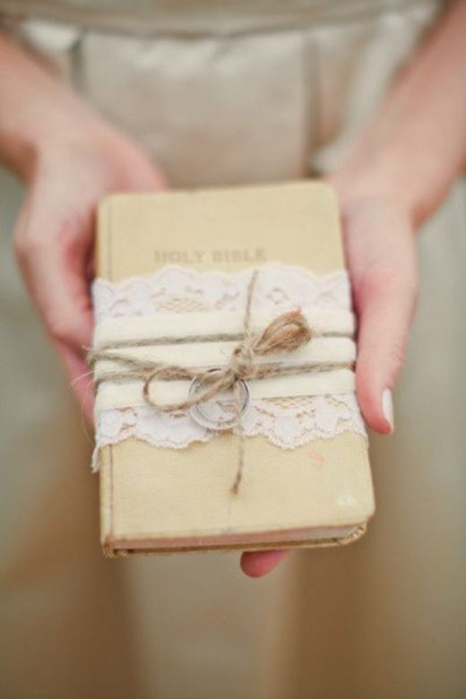 pillow_bibbia - Colincowieweddings.com via Pinterest