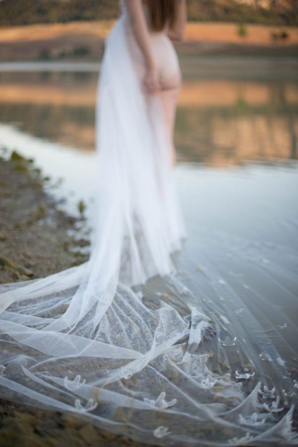 Il velo di Acquario, uno degli abiti da sposa Rosa Alessi 2018 della collezione Acqualmare