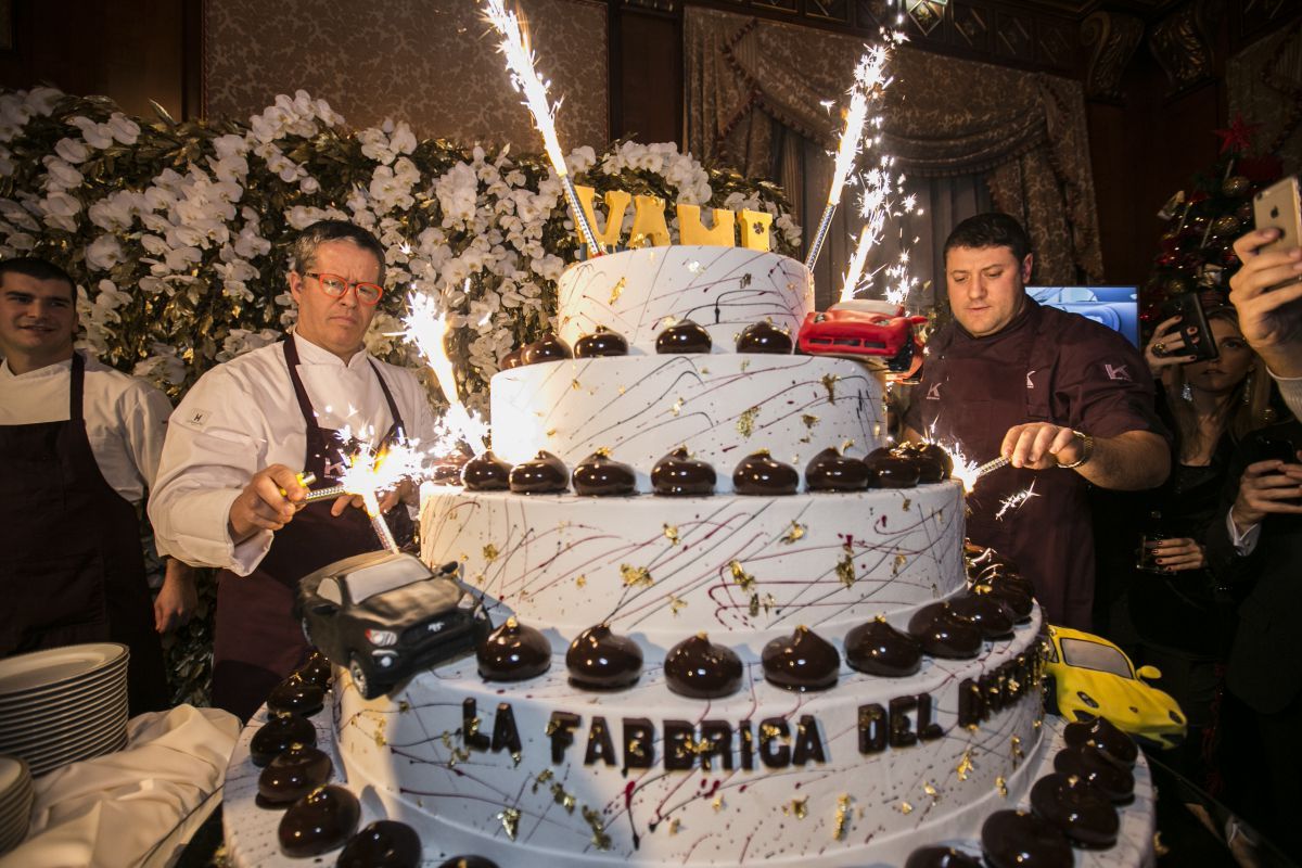 Il pasticcere Ernst Knam e la sua creazione a 4 piani al party esclusivo organizzato da Anna Frascisco per presentare Vami Luxury Rent