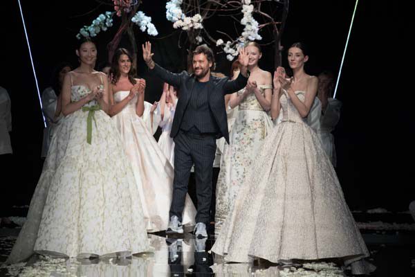 Abiti Da Sposa Antonio Riva 19 I Fiori Protagonisti Della Collezione