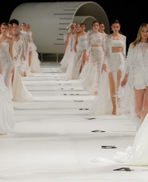 Abiti da sposa Yolancris 2019, ecco cosa indossano le donne dalla forte identità