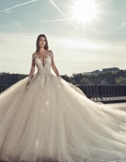 Abito da sposa in base al fisico: i modelli per le 5 tipologie del corpo femminile