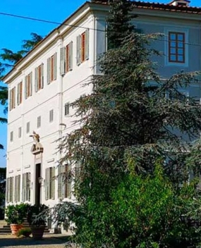 Villa Il Merlo, quello scrigno di bellezza dove l’amore è un sogno d’altri tempi