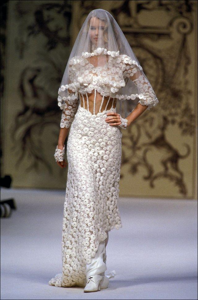 Karl Lagerfeld, addio all'Imperatore della Moda che ha illuminato anche la  Sposa