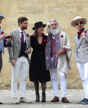 Al Pitti Uomo un fiore rosso all’occhiello contro la violenza