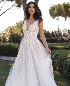 Contemporary Goddess: svelata la prima linea di abiti da sposa firmata Alessandra Rinaudo per Pronovias