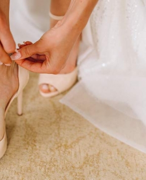 Sandali da sposa, l’eleganza ai piedi