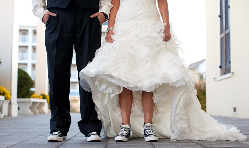 abito da sposa con converse