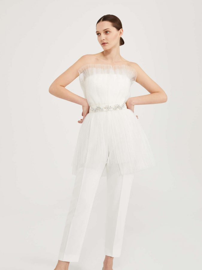 Abiti da sposa con pantaloni 2020: ecco le tendenze dell'anno Abiti da sposa con pantaloni 2020: ecco le tendenze dell'anno