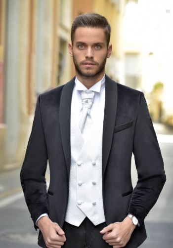 Abiti da sposo scuri: tutte le nuance per un look impeccabile