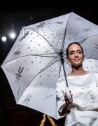 Trame bianche, labbra nude per un trucco sposa chic