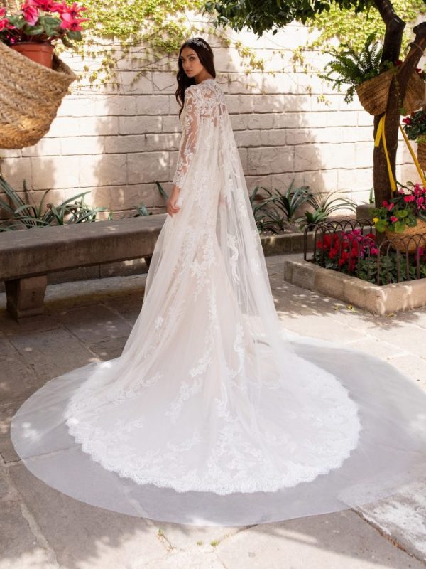 Mantella in pizzo Pronovias