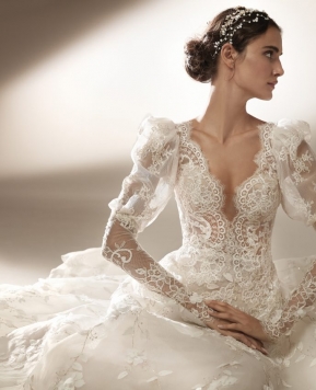 Atelier Pronovias 2021, il debutto di Alessandra Rinaudo è un successo Haute Couture