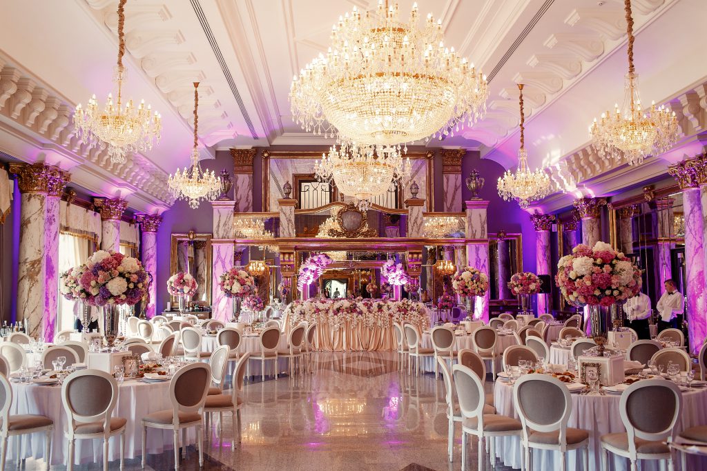 in questa foto una sala addobbata all'interno di una delle ville matrimoni Palermo