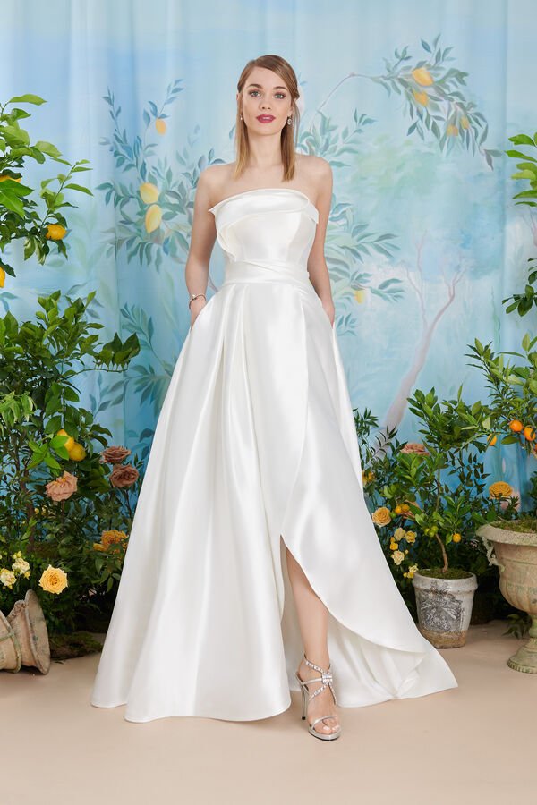 Abiti da sposa Atelier Emé per rito civile, spazio all'originalità