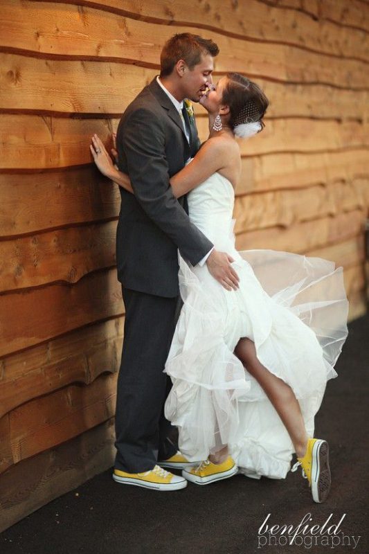 Colore matrimonio 2021 giallo e grigio brillante per un si solare
