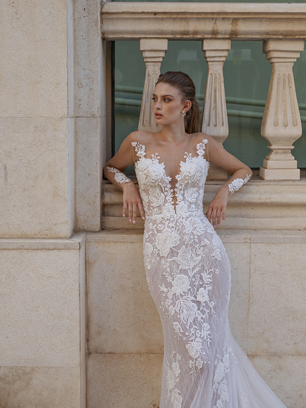 In questa foto un modello sensuale della collezione di abiti da sposa Michela Ferriero 2021