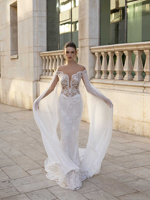 In questa foto un modello a sirena della collezione di abiti da sposa Michela Ferriero 2021