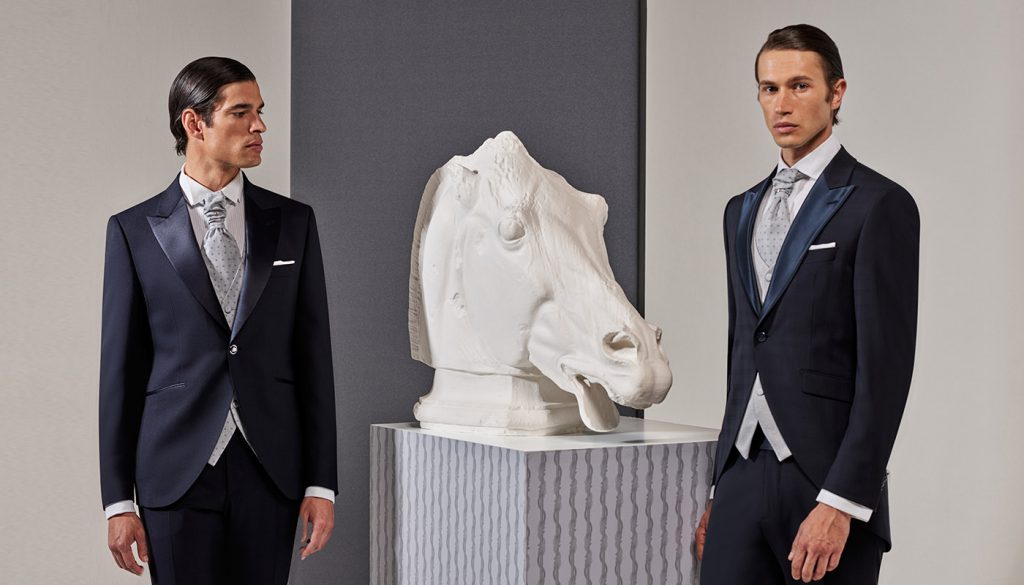 In questa foto un modello della linea Sartorial tight della collezione di abiti da sposo Andrea Versali 2021