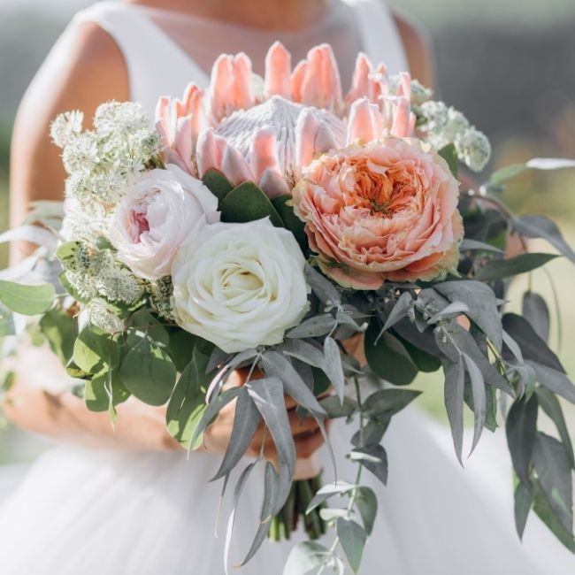 In questa foto un bouquet sposa 2021