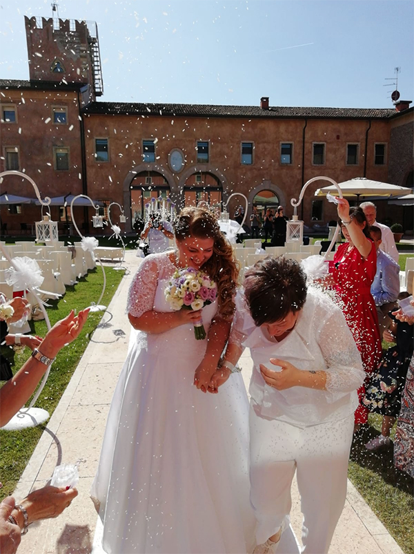 In questa foto un'unione civile organizzata da Over The Rainbow Wedding