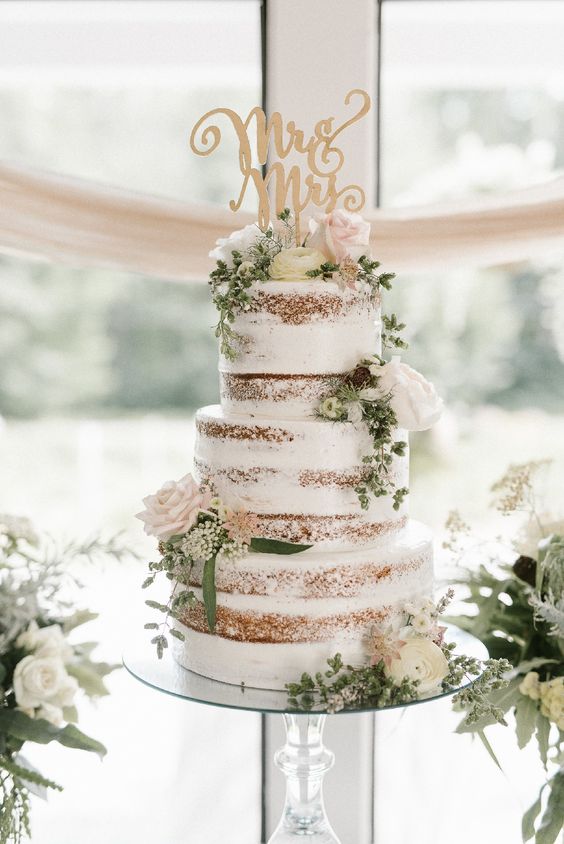 In questa foto una semi naked cake