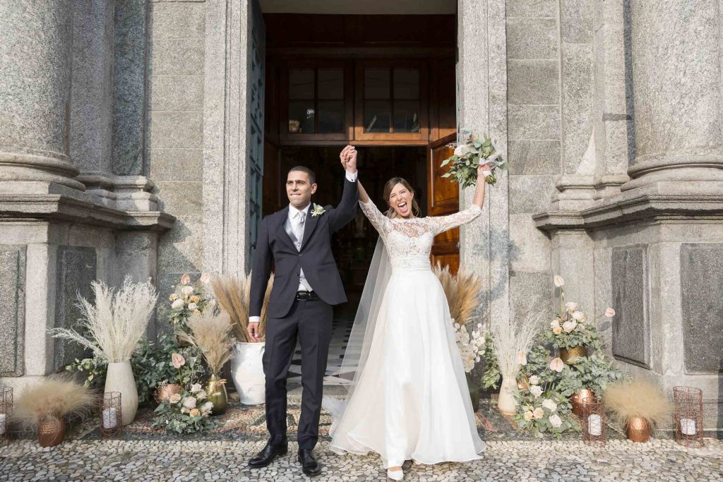 In questa foto dello studio Ordine della Giarrettiera l'uscita degli sposi dalla chiesa  