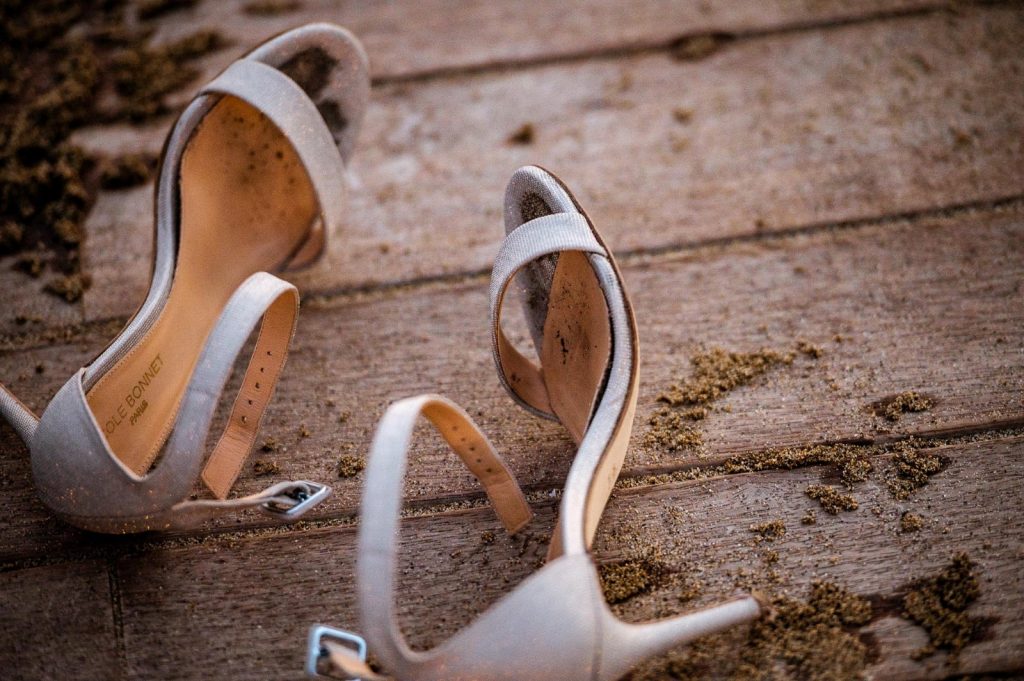 In questa foto di Raffaele Rotondo le scarpe della sposa 