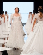 Abiti da sposa Pronovias 2022, leggiadria ispirata alla natura