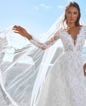 Abiti da sposa Pronovias 2022, leggiadria ispirata alla natura