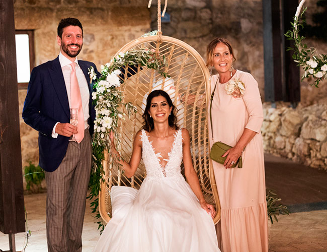 In questa foto la wedding planner di Palermo Antonella Candido con gli sposi Marta e Roberto