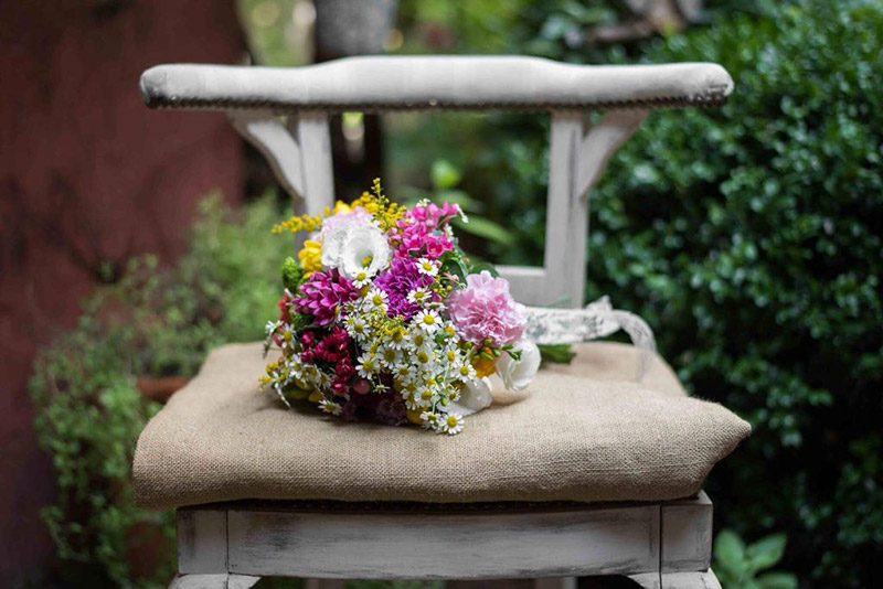 Un bouquet di fiori in stile boho