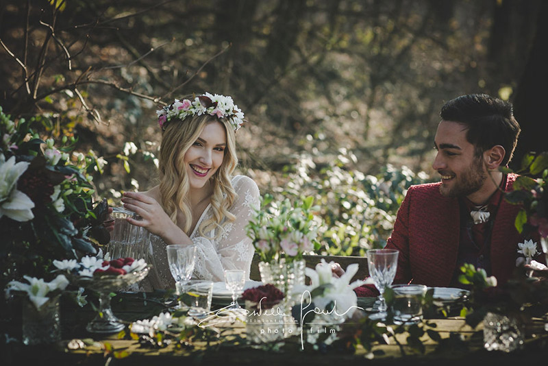 In questa foto un matrimonio nel bosco organizzato da OttoQuattro Eventi