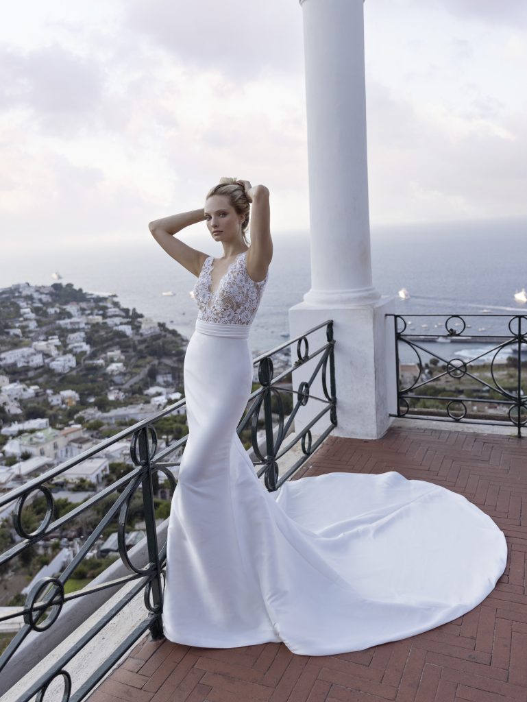 In questa foto un bridal dress a sirena