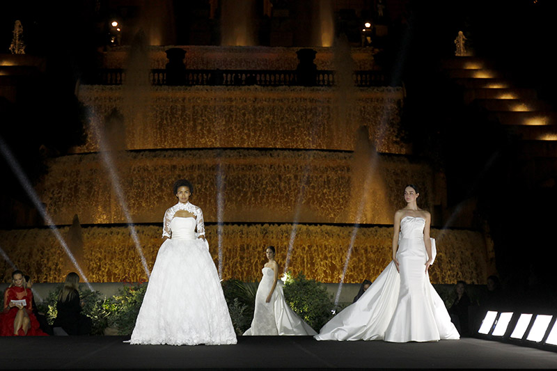 Tre abiti da sposa della nuova collezione Sposa di Antonio Riva, presentati al Barcelona Bridal Fashion Week Gala 2021
