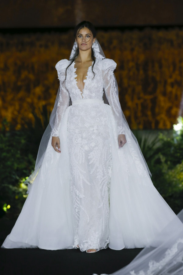 In questa foto un abito Pronovias al Barcelona Bridal Fashion week Gala 2021