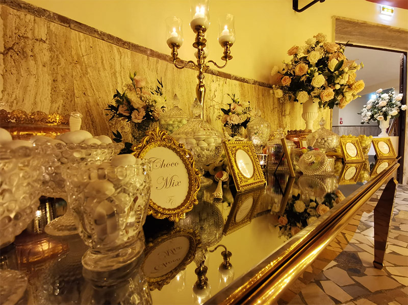 In questa foto lo Sweet Table delle nozze in teatro di Francesca Pittau