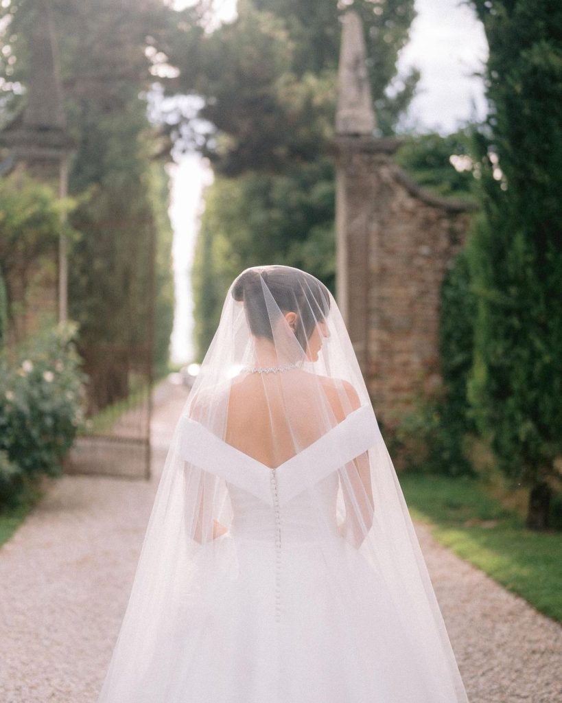 matrimoni 2021 delle influencer italiane, in foto il retro dell'abito da sposa di Carlotta Rubaltelli