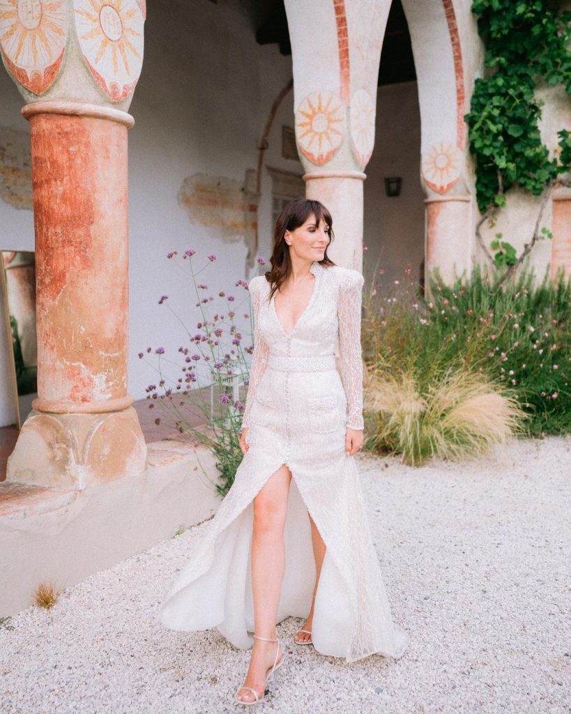 Matrimoni 2021 delle influencer, in foto Carlotta Rubaltelli con l'abito di Alessandra Rinaudo per Pronovias indossato per la cena di nozze