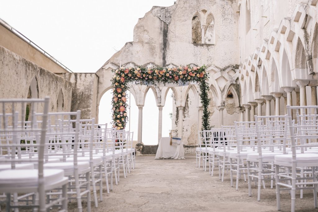 In questa foto la chiesa all'aperto per cui è famoso il Grand Hotel Convento di Amalfi: l'albergo ospiterà una delle tappe del Wedding Tour NH Collection 