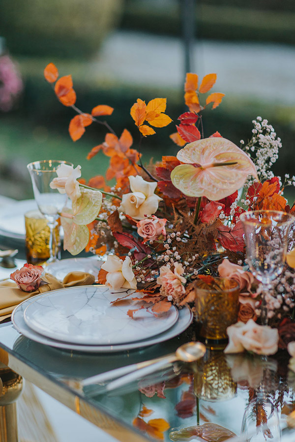 In questa foto l'elegante mise en place a tema autunnale delle nozze di Greta ed Enrico 