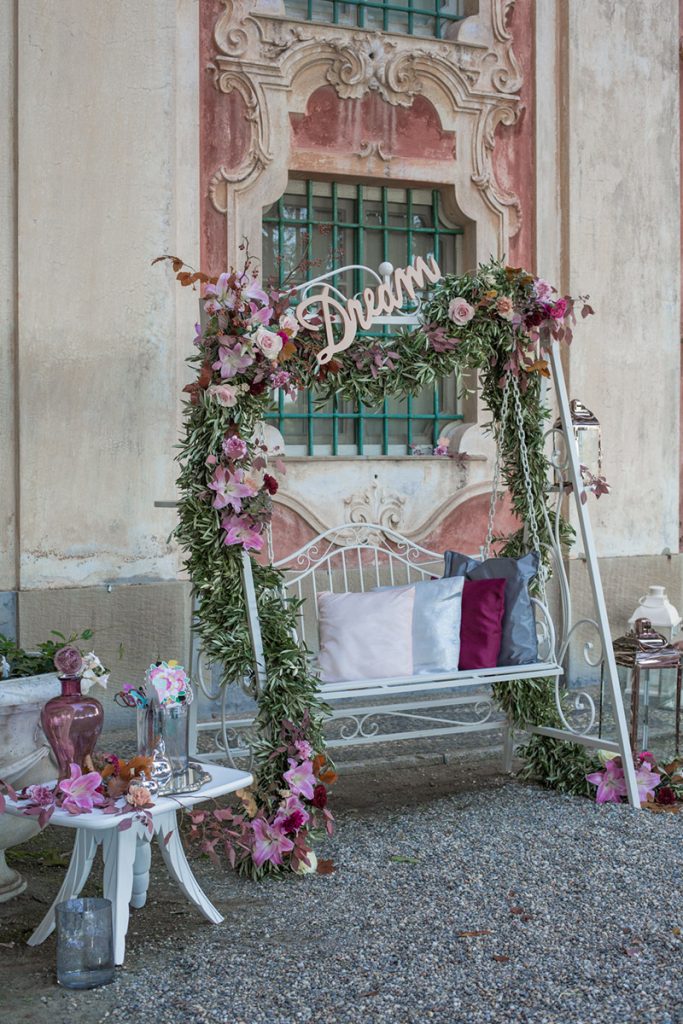 In questa foto un'altalena diventa scenografia per le foto scattate durante delle nozze organizzate da Giovanna Damonte 