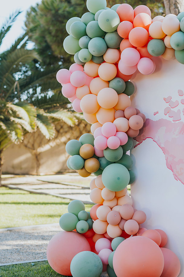 In questa foto un dettaglio della composizione di palloncini che decora il photo booth curato da Giovanna Damonte 