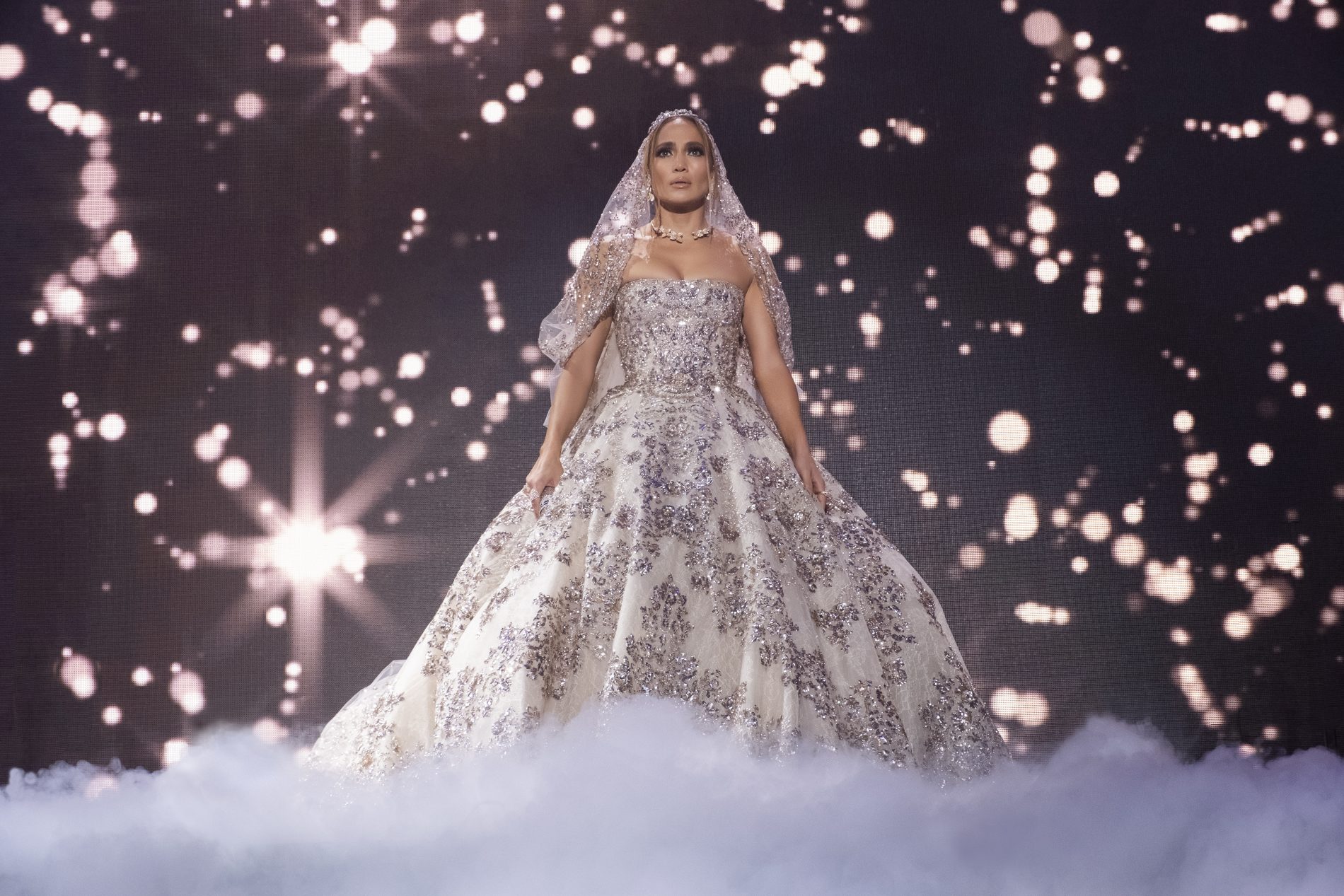 Jennifer Lopez in "Marry Me", con l'abito da sposa di Zuhair Murad Couture