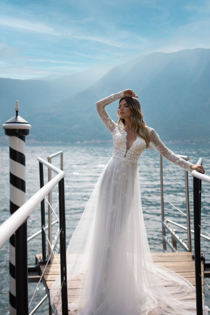 In questa immagine un abito da sposa a sirena della collezione 2022 di Dovita Bridal 