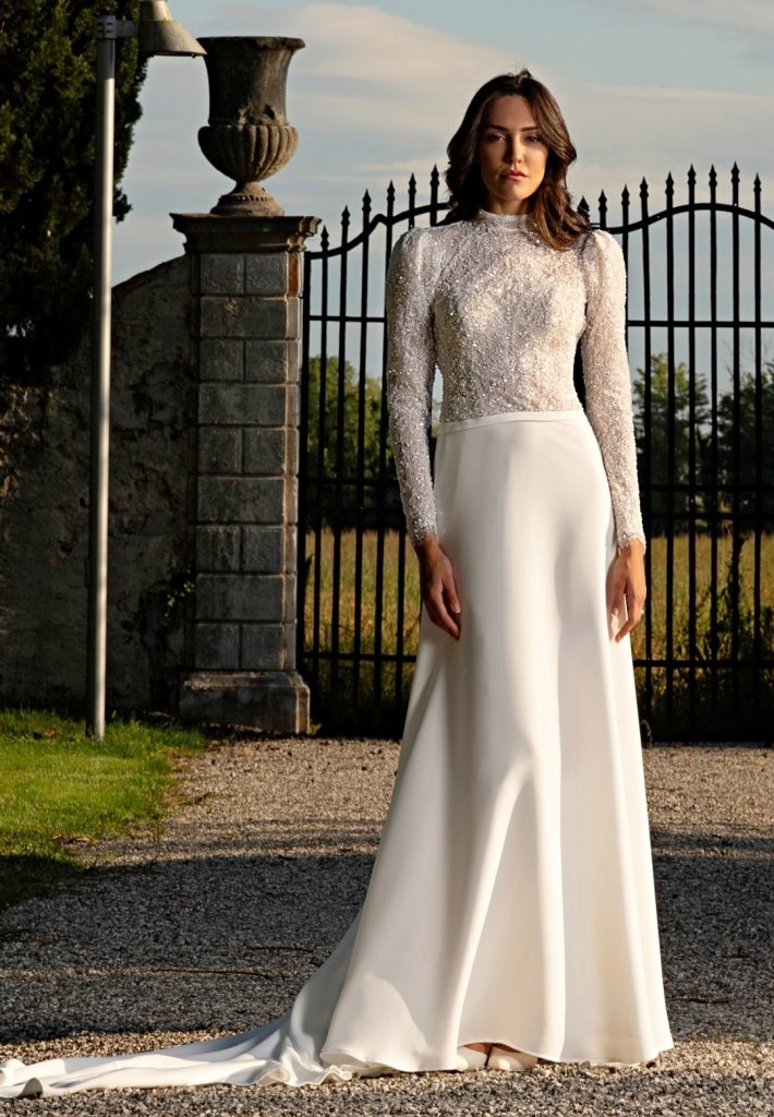 In questa immagine un modello di Gritti Spose che fa parte degli abiti da sposa 2022 più belli  