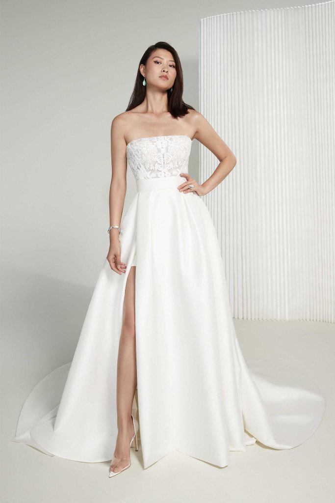 In questa immagine un modello della collezione sposa di Justin Alexander che fa parte degli abiti da sposa 2022 più belli