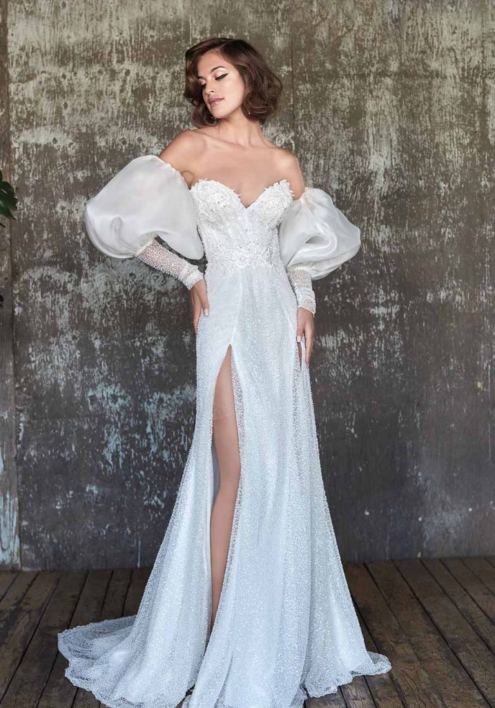 In questa immagine un modello di Maison Signore che fa parte degli abiti da sposa 2022 più belli  